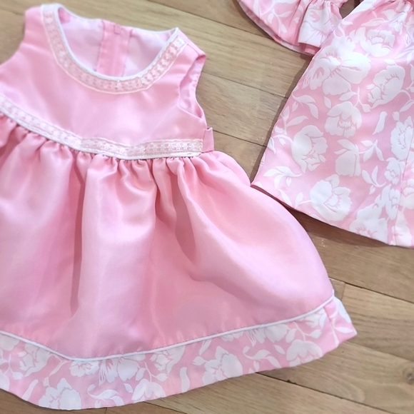 Adorable baby girl's outfit.  Size 6-9 months - Picture 8 of 14